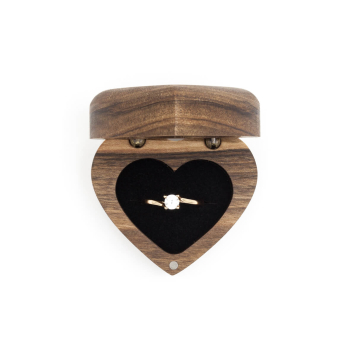 Drewniane pudełko na pierścionek zaręczynowy handmade - SERCE- ORZECH R